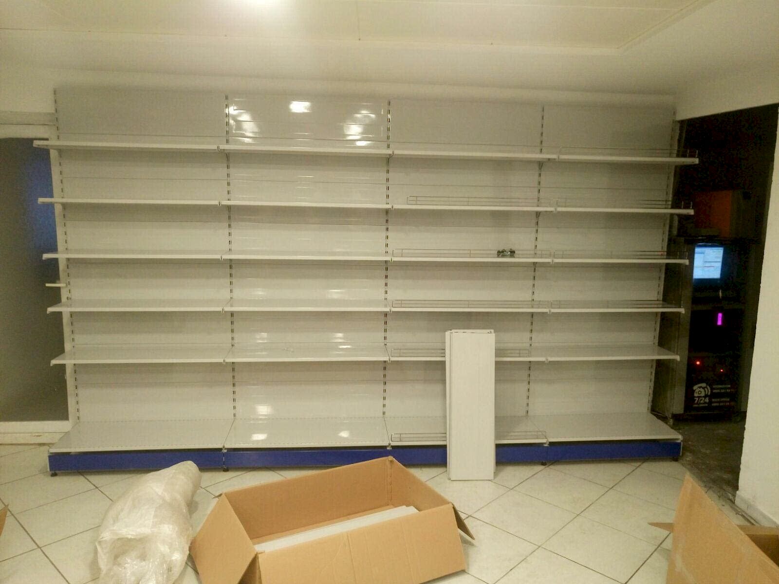 Market Raf Sistemleri